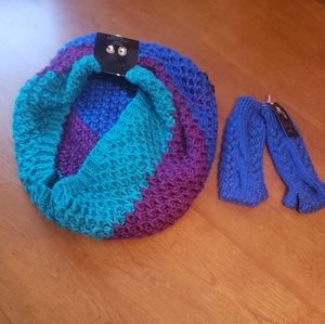 Nwt scarf and matching gloves